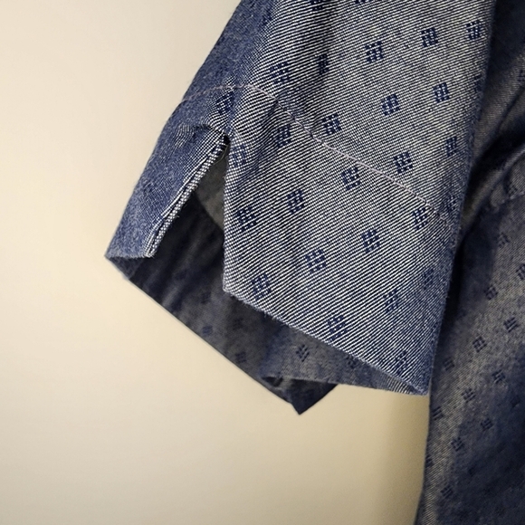 Small Van Heusen Button-Up Patterned Short Sleeve Shirt - Picture 4 of 5